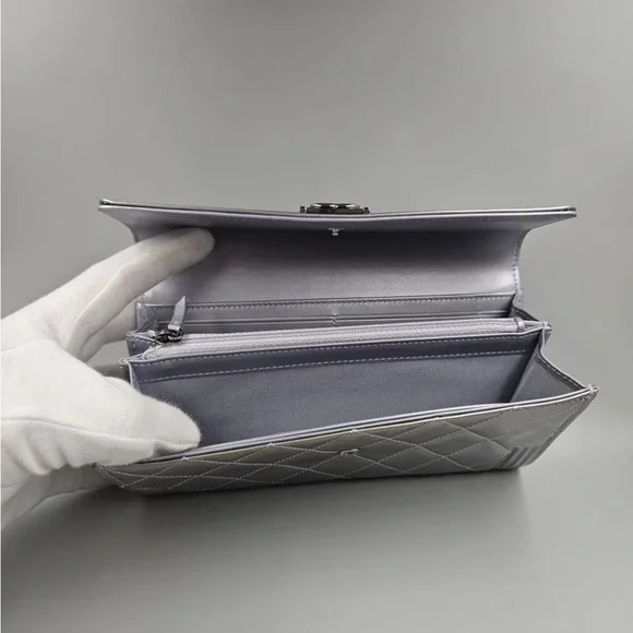 💜CHANEL Patent Leather Boy Flap Wallet/Clutch💜 - Picture 10 of 17